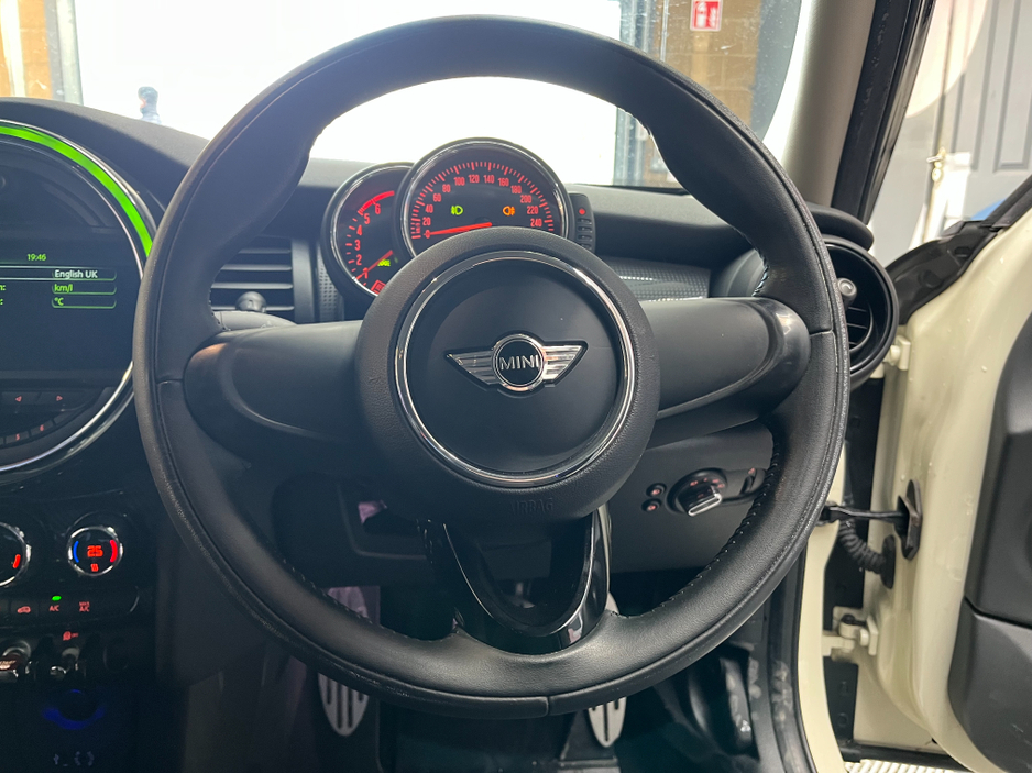 2017 MINI Cooper - image 8