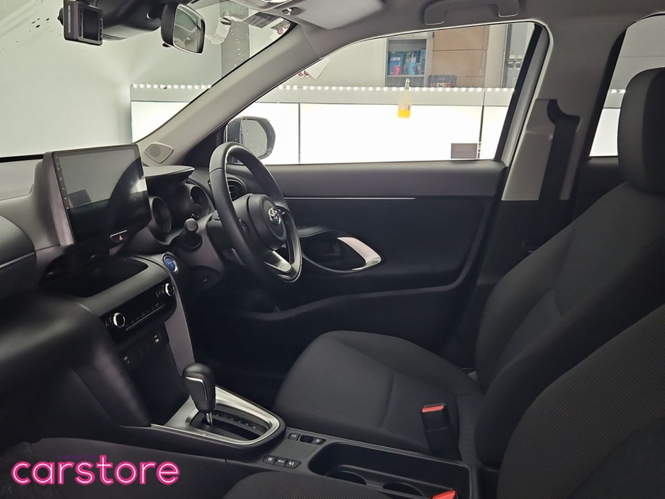 2023 Toyota Yaris Cross - image 12