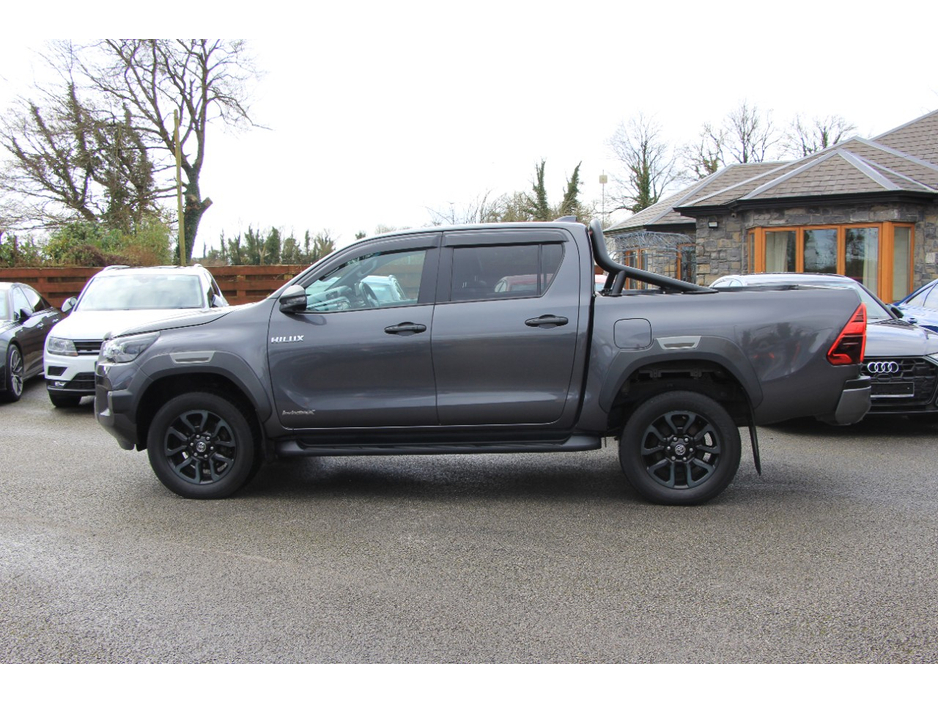 2023 Toyota Hilux - image 28