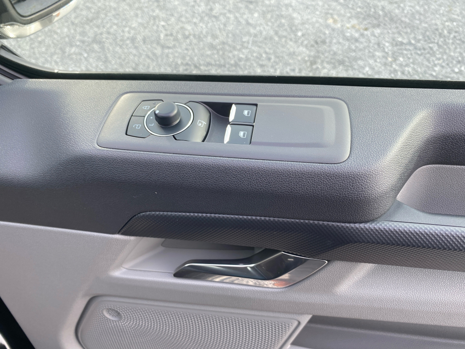 2026 Ford Transit Custom - image 18