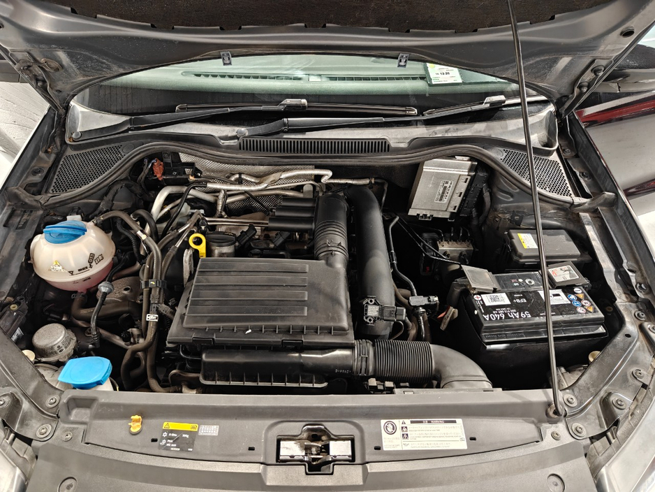 2015 Volkswagen Polo - image 21