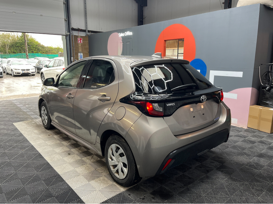 2021 Toyota Yaris - image 4