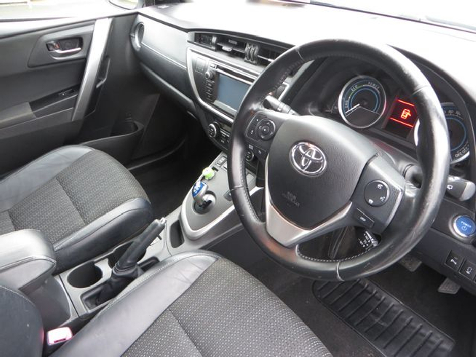 2015 Toyota Auris 1.8 HYBRID 5DR LUX €10,950