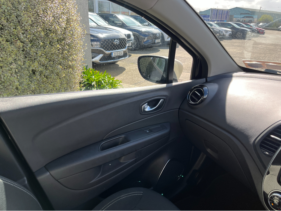 2019 Renault Captur - image 16