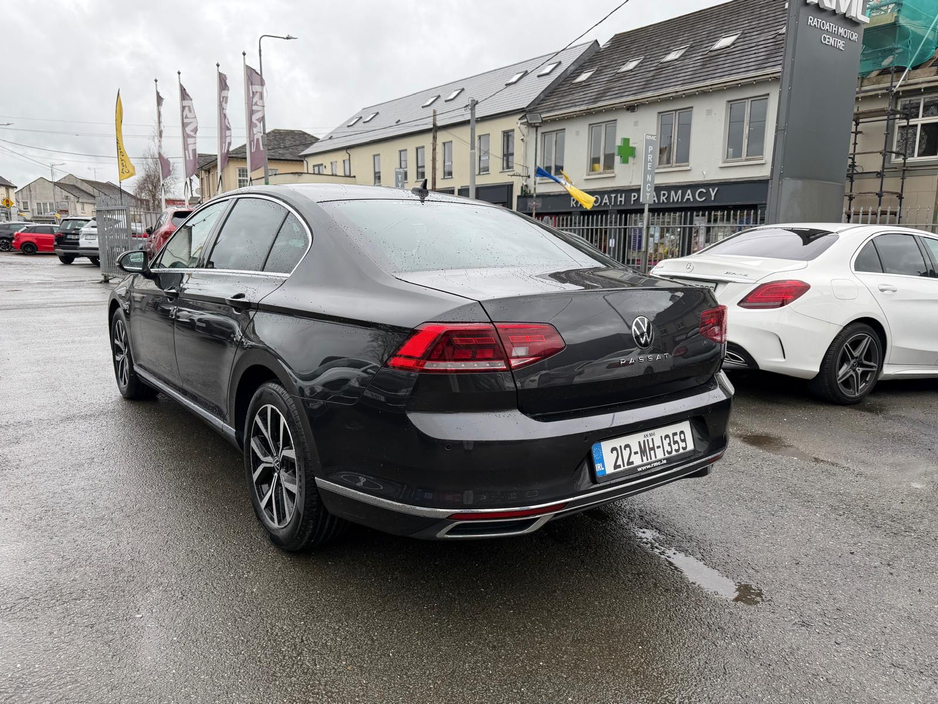 2021 Volkswagen Passat - image 10