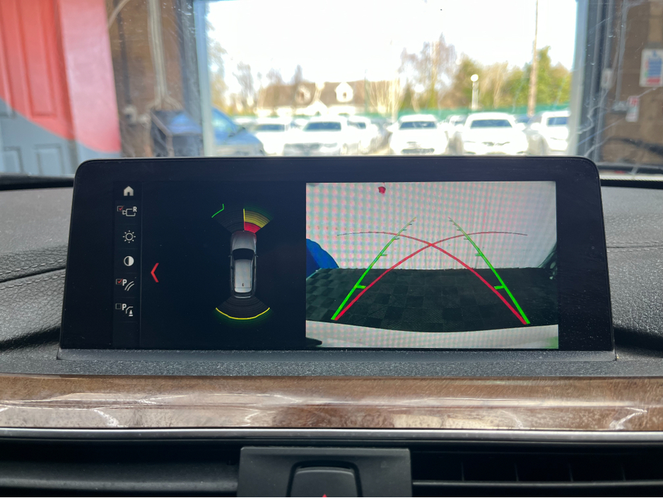 2018 BMW 3 Series - image 23