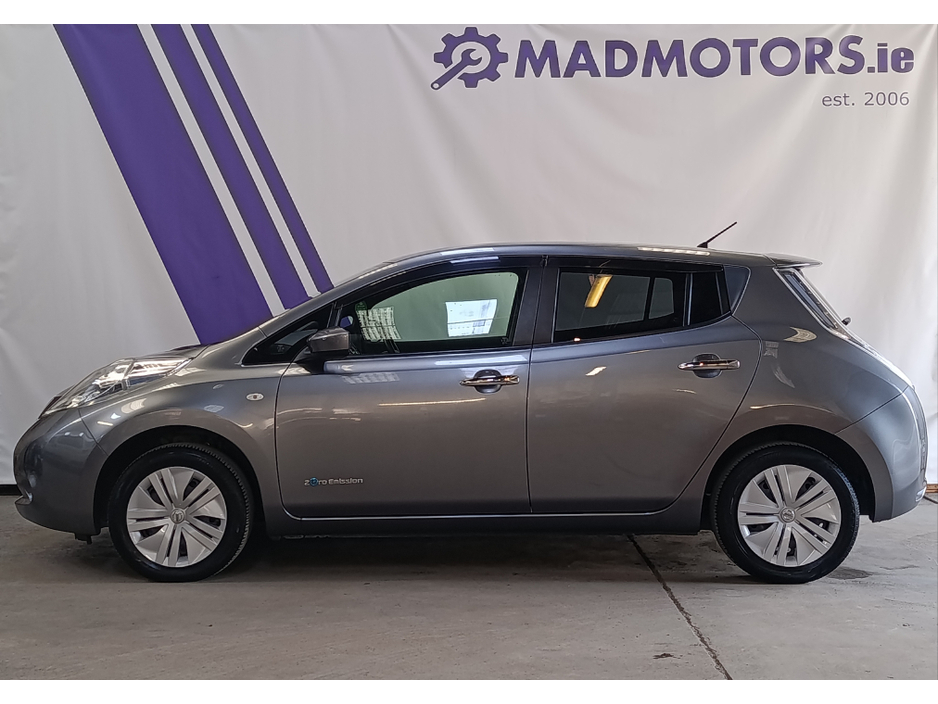 2016 Nissan Leaf - image 4