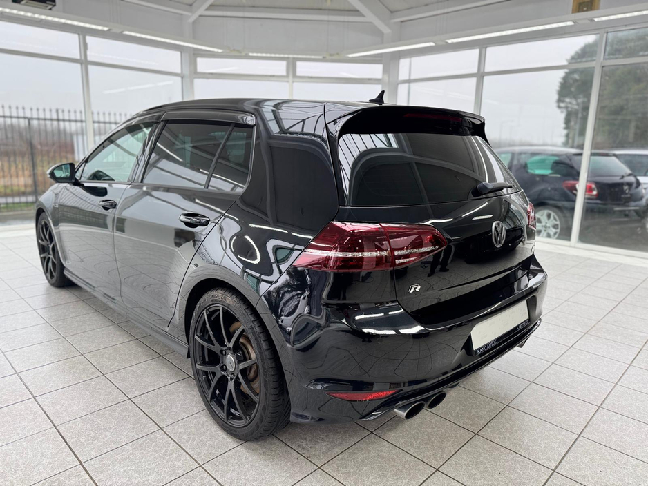 2014 Volkswagen Golf - image 9