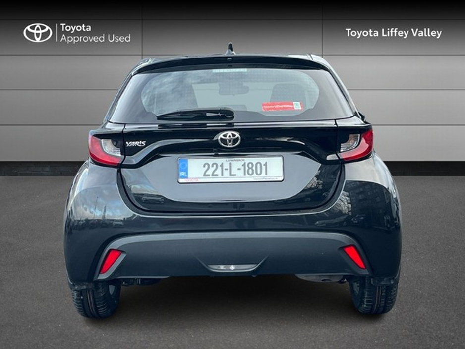 2022 Toyota Yaris - image 4