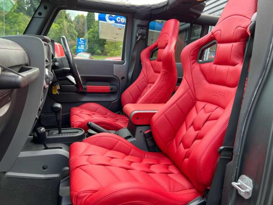 2010 Jeep Wrangler - image 9