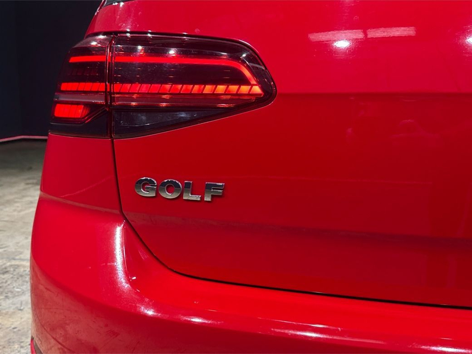 2018 Volkswagen Golf - image 10