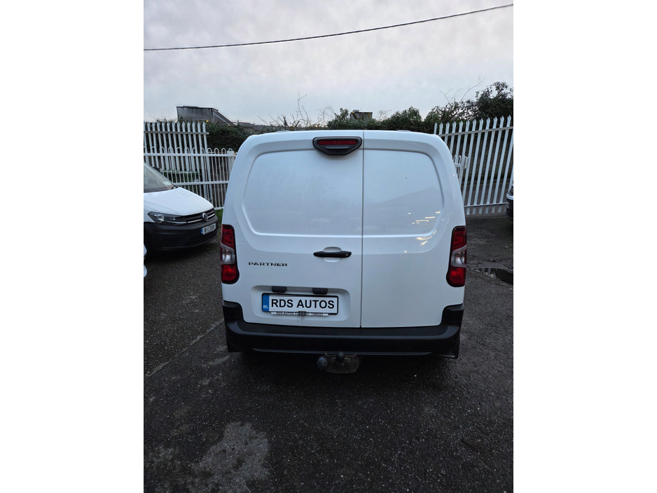 2021 Peugeot Partner - image 5