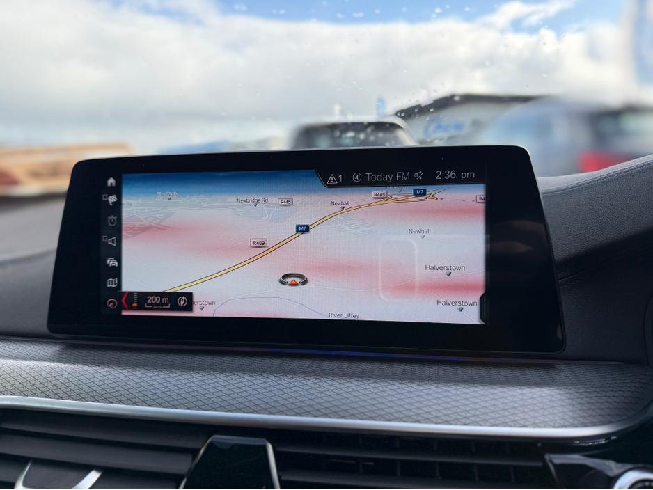 2018 BMW 5 Series - image 25