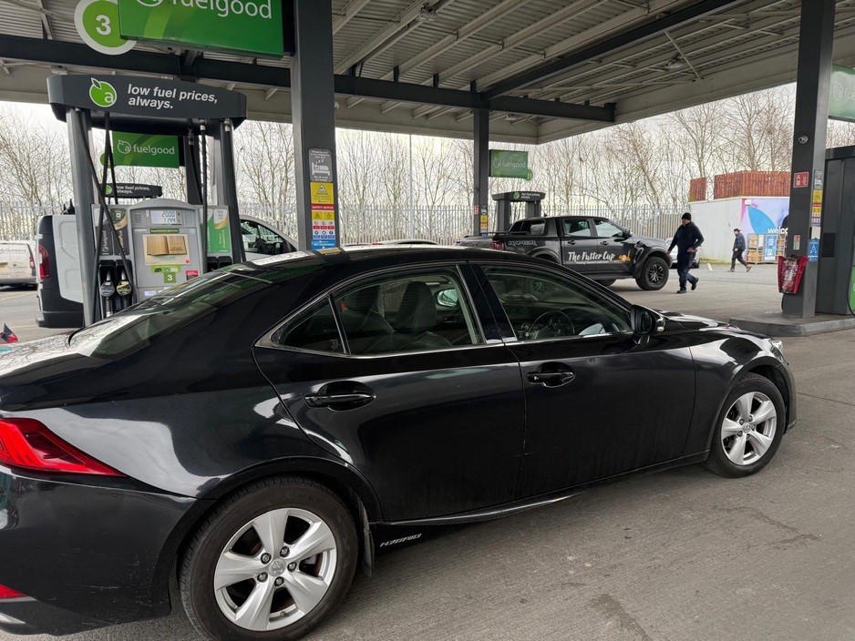 2017 Lexus IS 200 - image 3