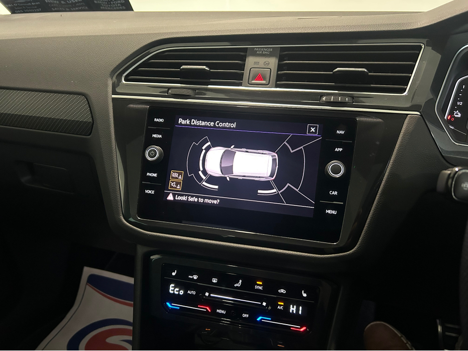 2023 Volkswagen Tiguan - image 13