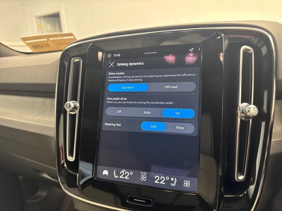 2026 Volvo EX40 - image 18