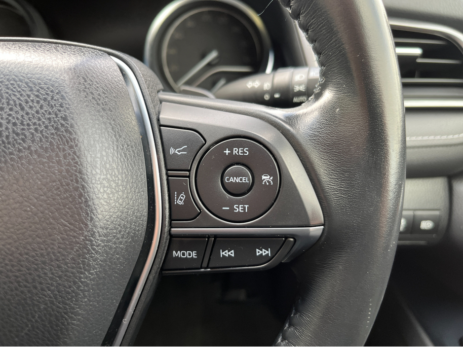 2019 Toyota Camry - image 19