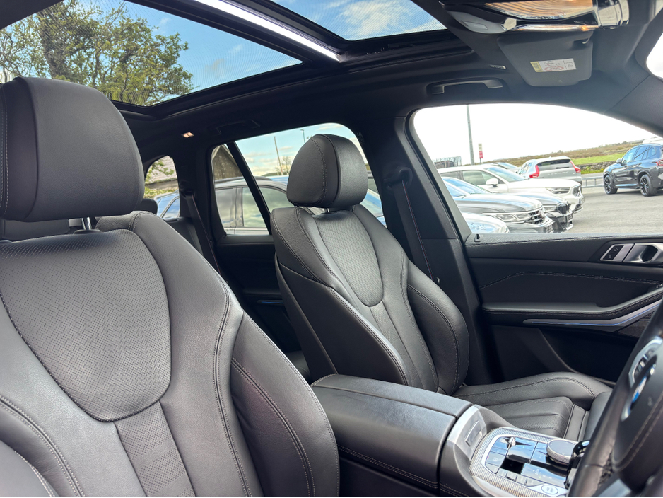 2022 BMW X5 - image 17