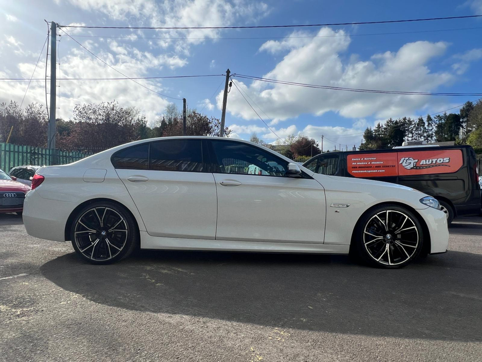 2016 BMW 5 Series - image 7