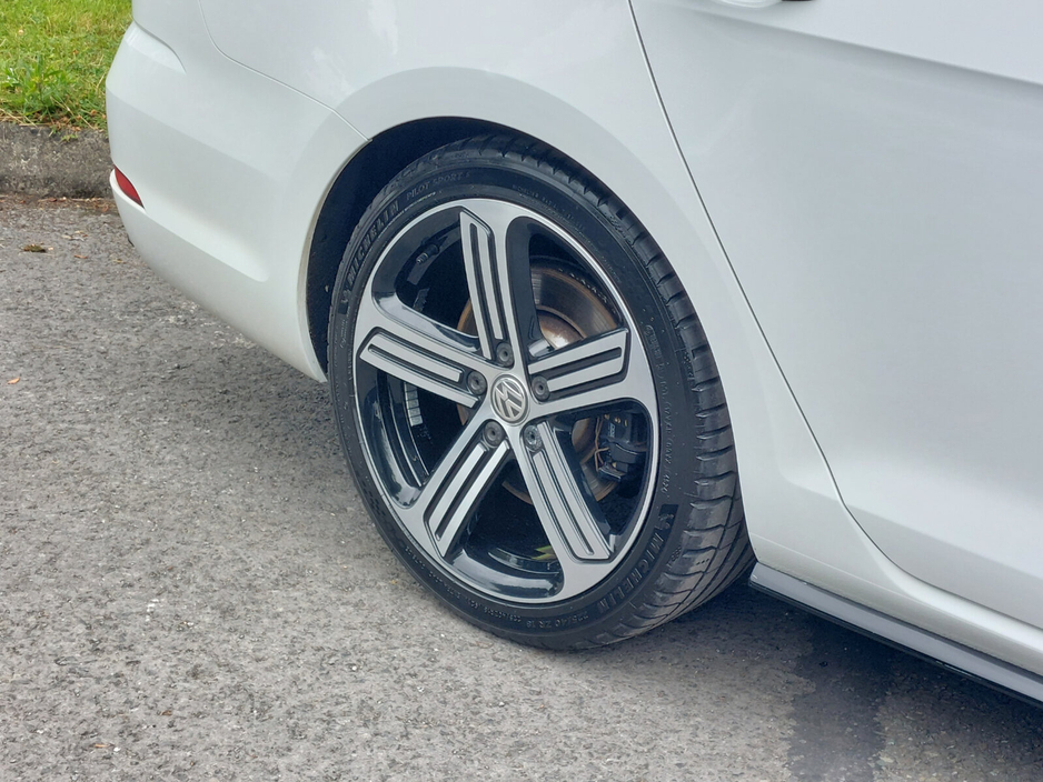 2017 Volkswagen Golf  €30,995