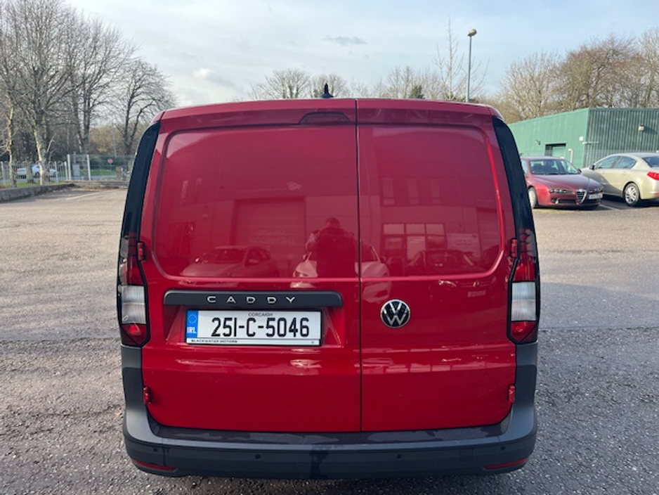 2025 Volkswagen Caddy - image 6
