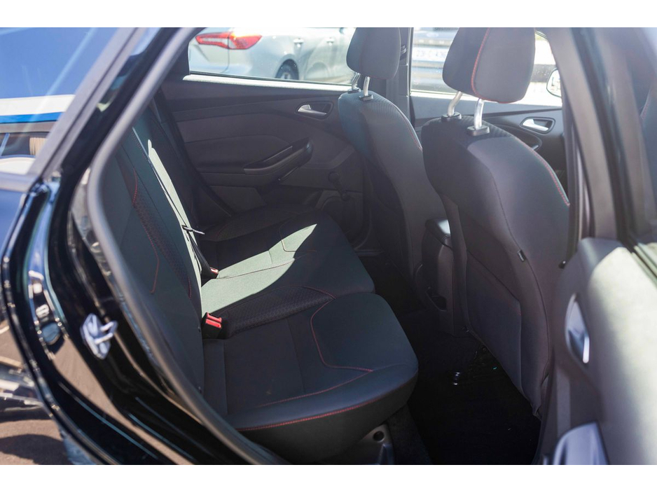 2017 Ford Focus - image 21