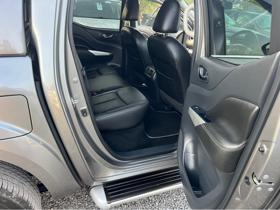 2019 Nissan Navara - image 14