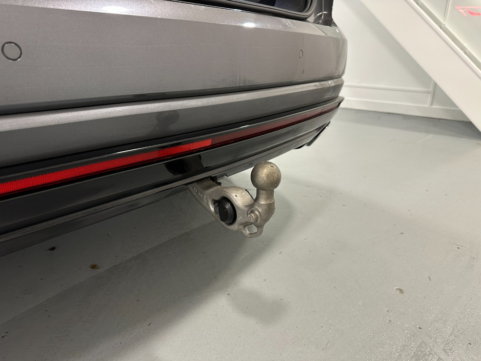 2023 Volkswagen Touareg - image 35