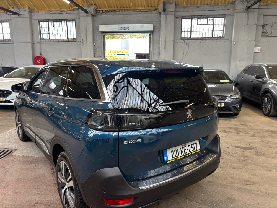 2022 Peugeot 5008 - image 18