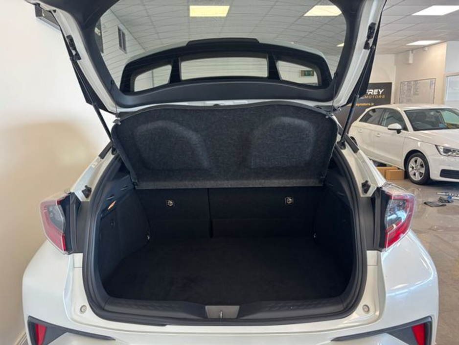 2017 Toyota C-HR 1.8 HYBRID LUNA SPORT €17,250