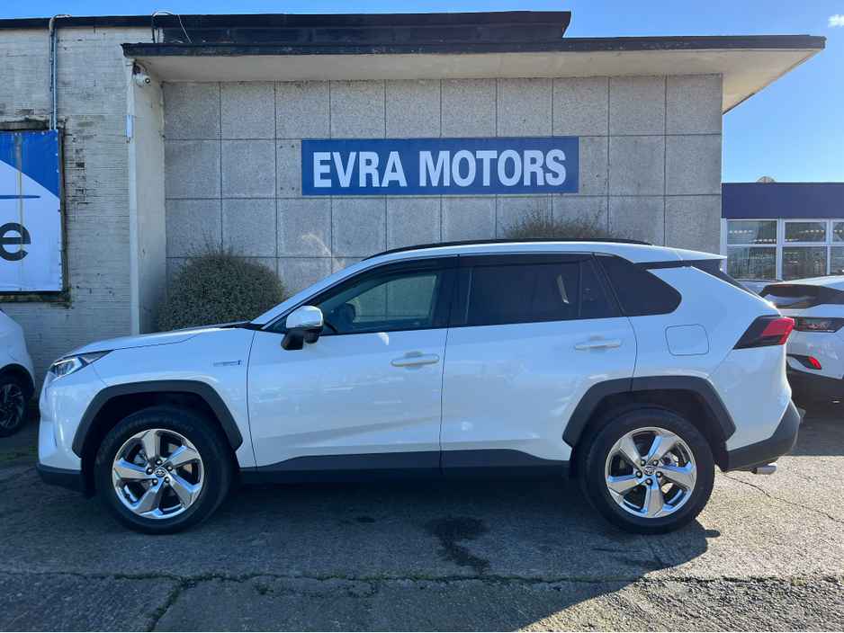 2020 Toyota Rav4 - image 6