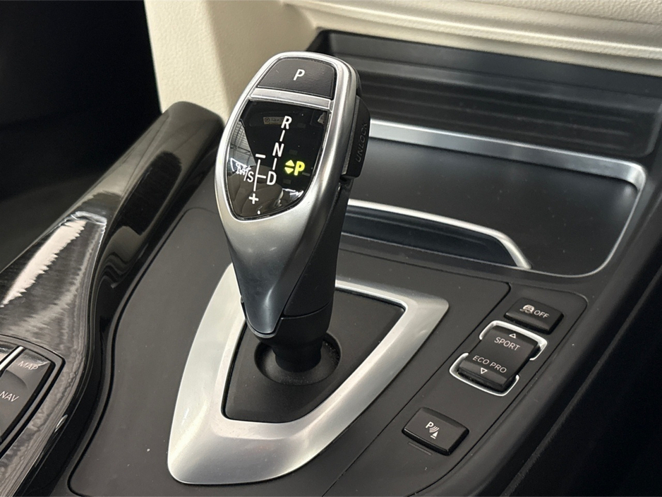 2018 BMW 4 Series M SPORT HARD TOP CONVERTIBLE**NEW 19" BLACK ALLOYS DUE**CREAM LEATHER HEATED MEMORY SEATS**DUAL CLIMATE**MULTIFUNCTIONAL STEERING WHEEL**HEATED NECK SCARF**PARKING SENSORS**SAT NAV**BLUETOOTH MEDIA** €29,995