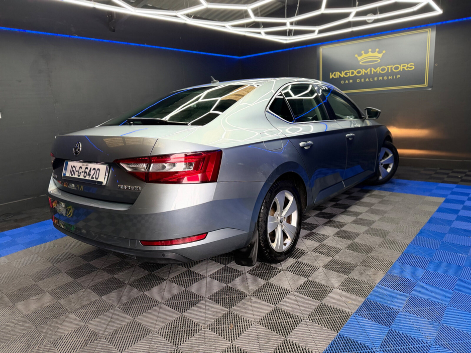 2016 Skoda Superb - image 12