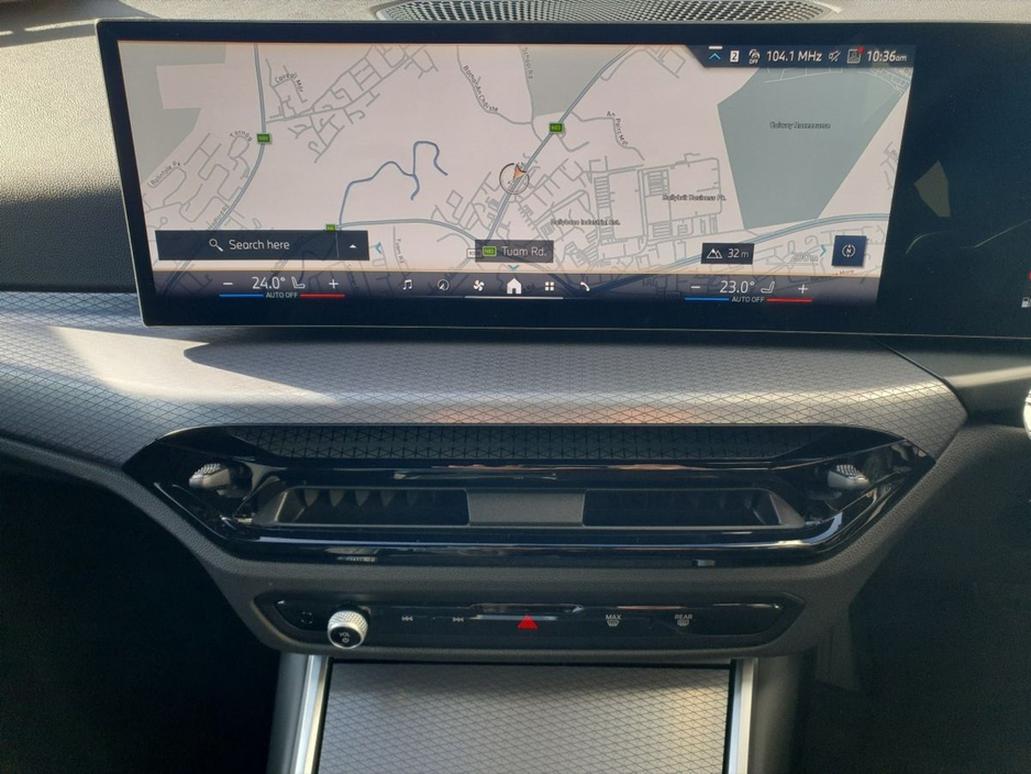 2025 BMW 3 Series - image 8