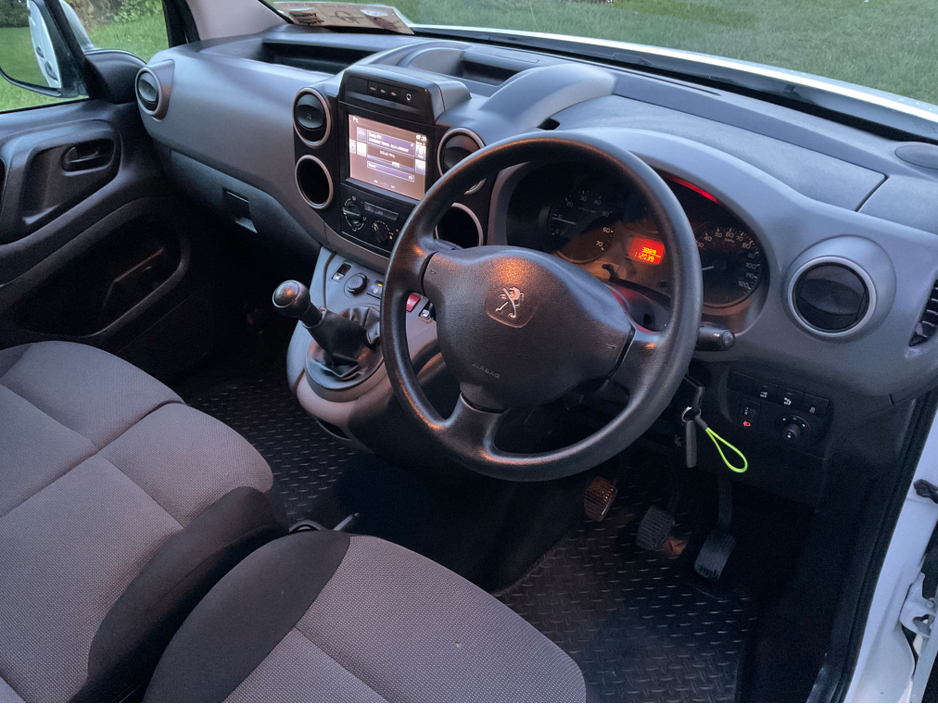 2017 Peugeot Partner - image 13