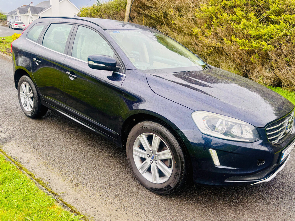 2017 Volvo XC60 - image 3