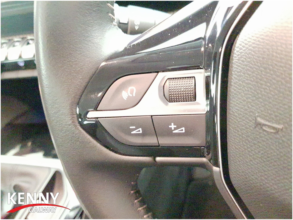 2022 Peugeot 5008 - image 24