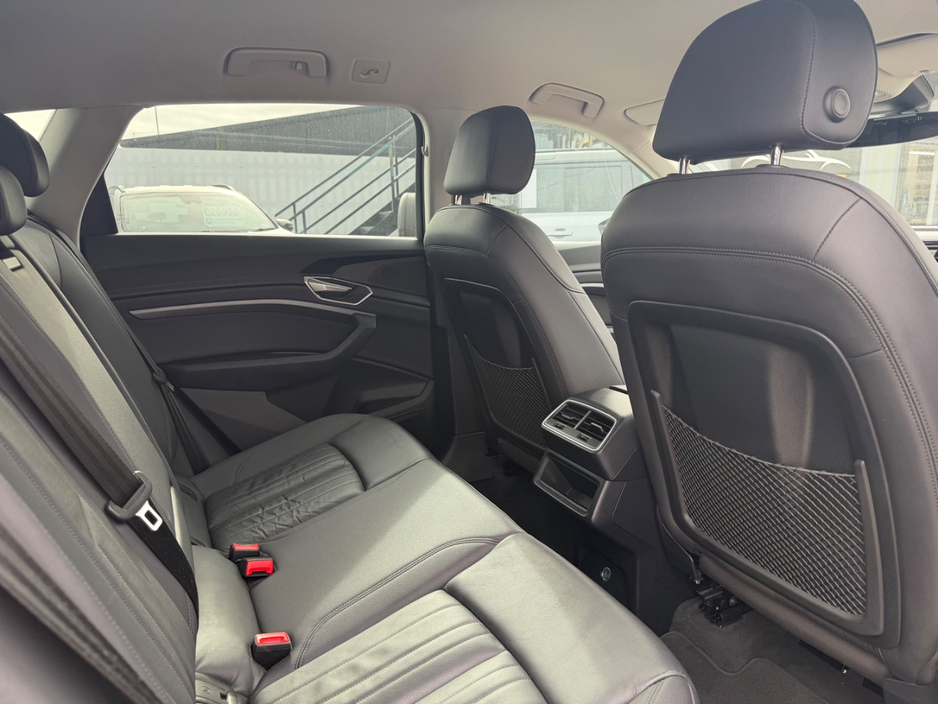 2022 Audi e-tron - image 25