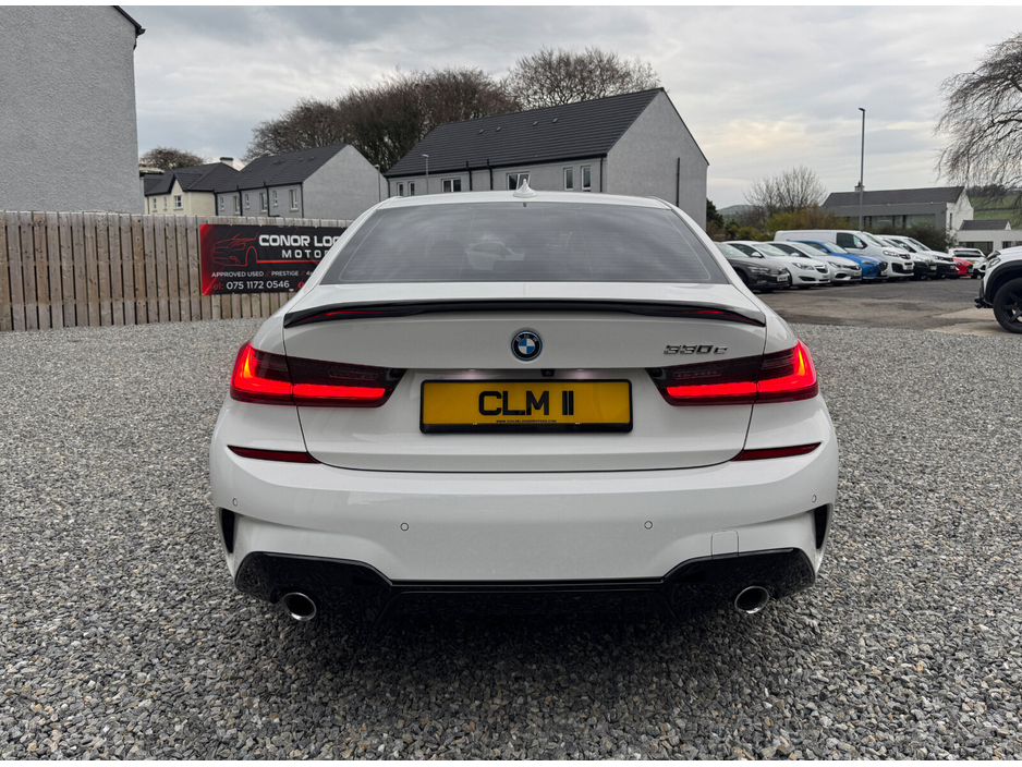 2021 BMW 3 Series - image 13