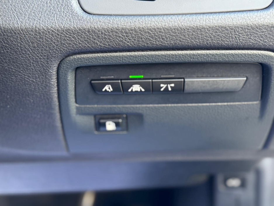 2016 BMW 3 Series - image 26