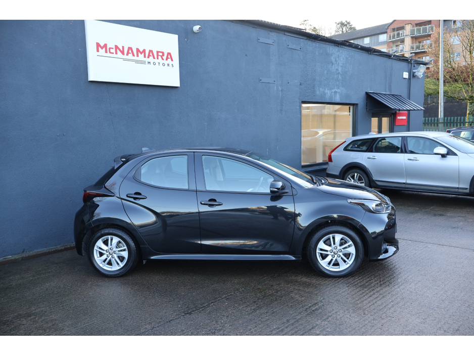 2023 Toyota Yaris HYBRID LUNA 4DR AUTO Great Spec 12 Months Warranty €18,495