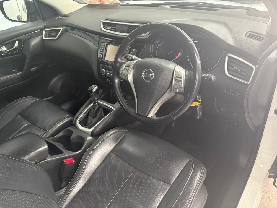 2016 Nissan Qashqai - image 3