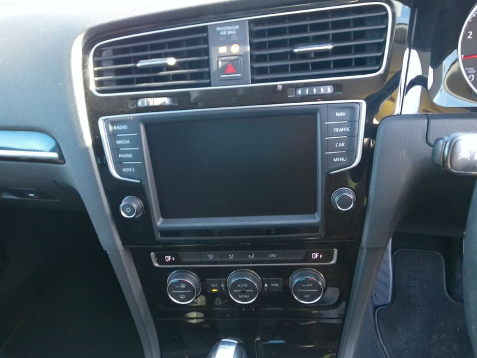 2015 Volkswagen Golf - image 8