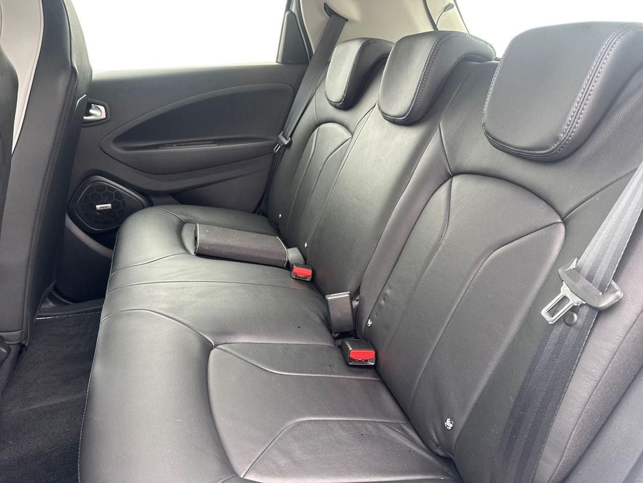 2020 Renault Zoe - image 11