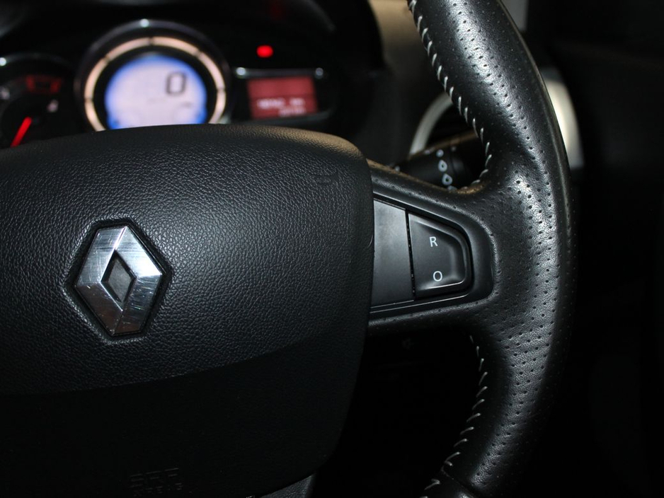 2015 Renault Fluence - image 23