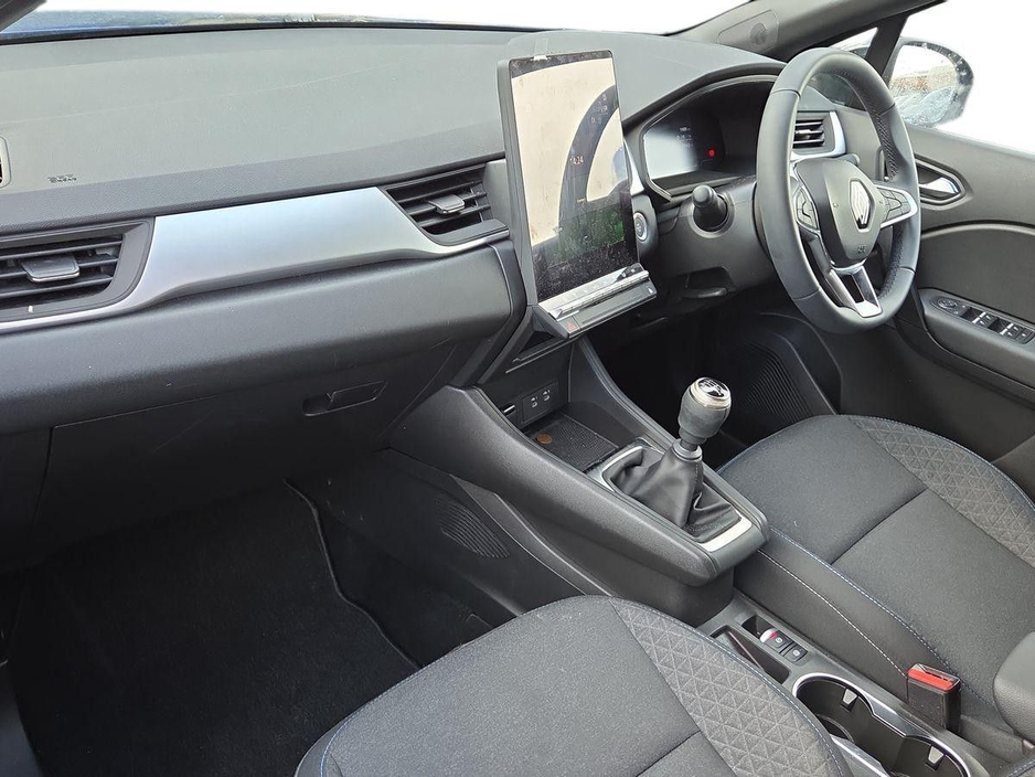 2025 Renault Captur - image 5