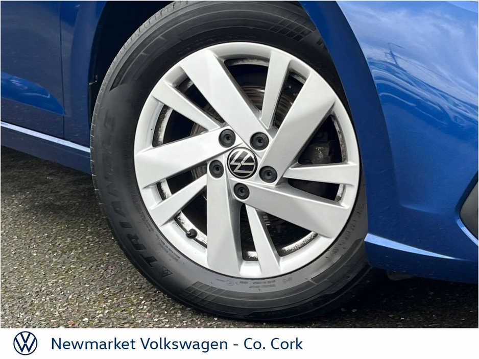 2023 Volkswagen Polo - image 2