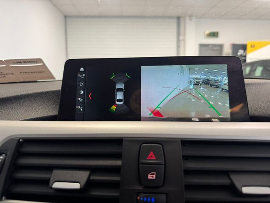 2016 BMW 3 Series - image 7