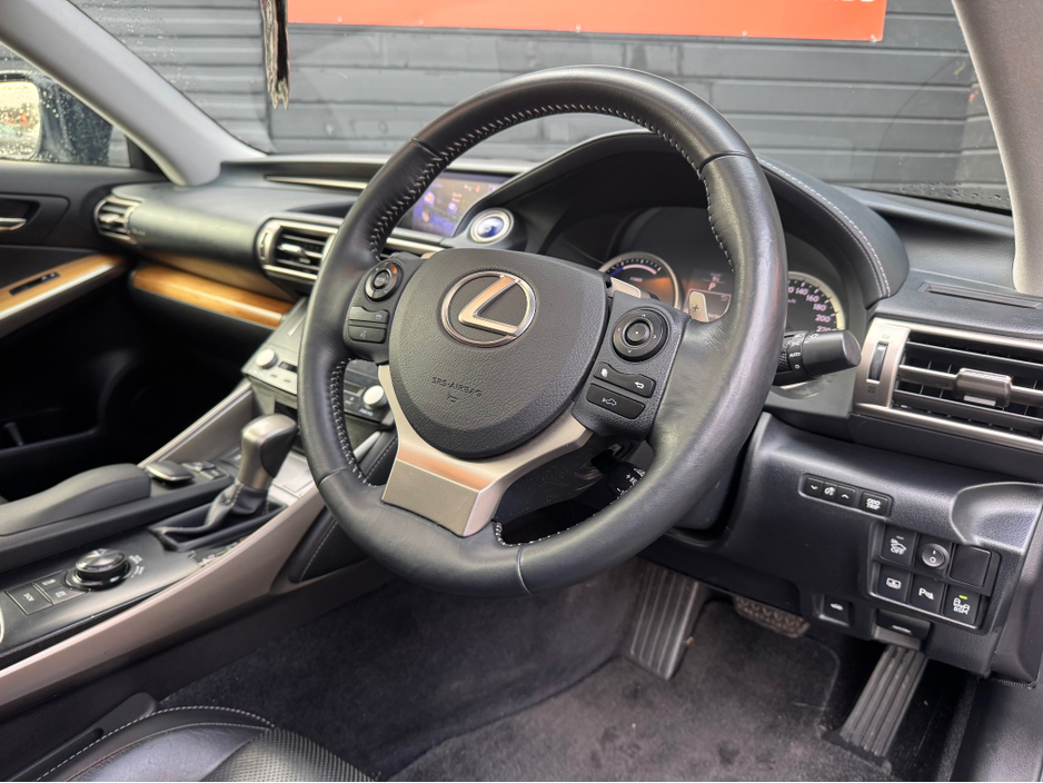 2013 Lexus IS 300 h 2.5 HYBRID AUTO SUNROOF €14,995