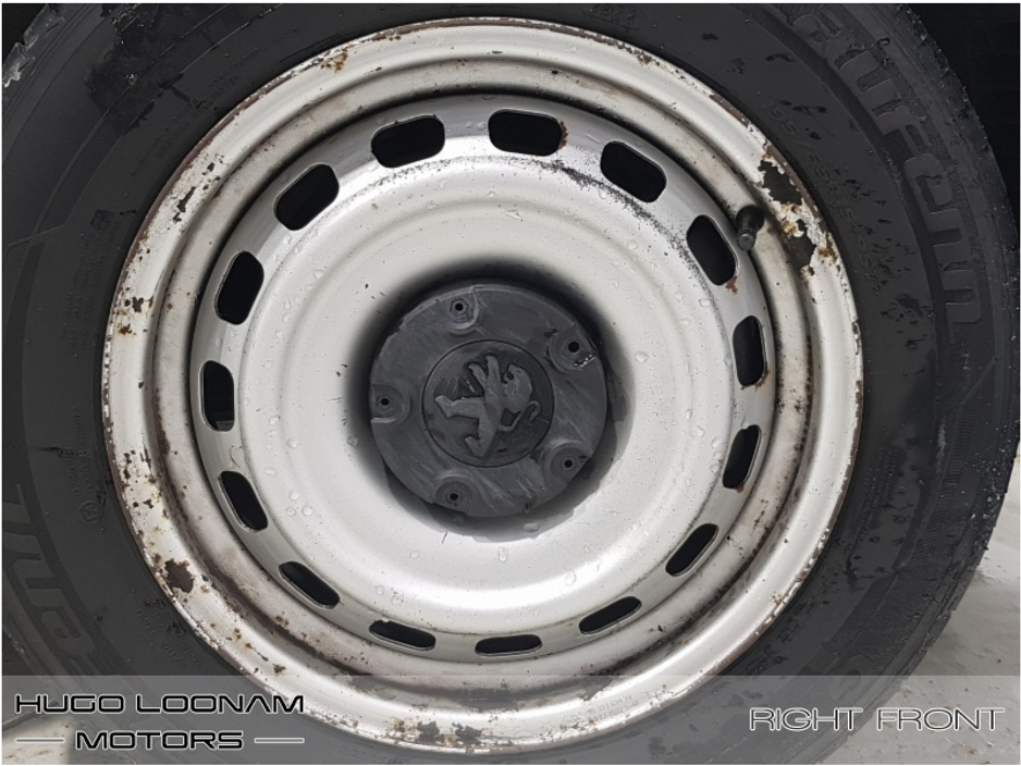 2021 Peugeot Partner - image 14